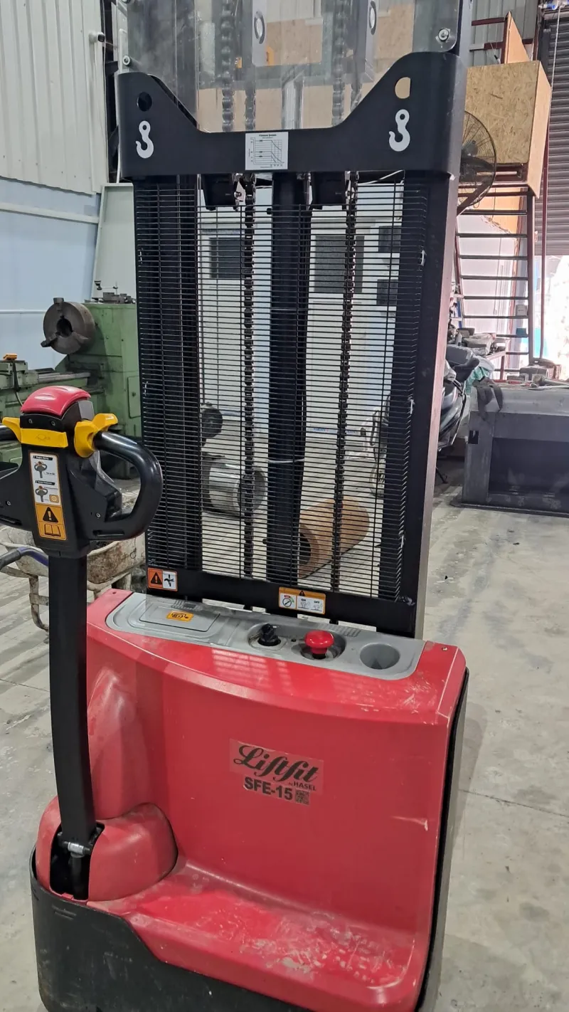 YOBSİS atölyesinde kullanılan elektrikli istif makinesi